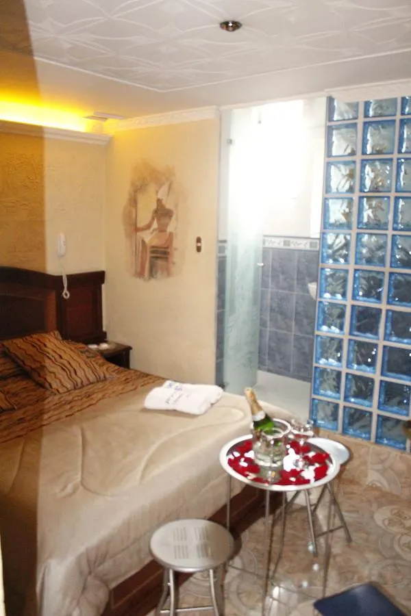 Motel Piramides De Cristal Bogotá Kolumbie
